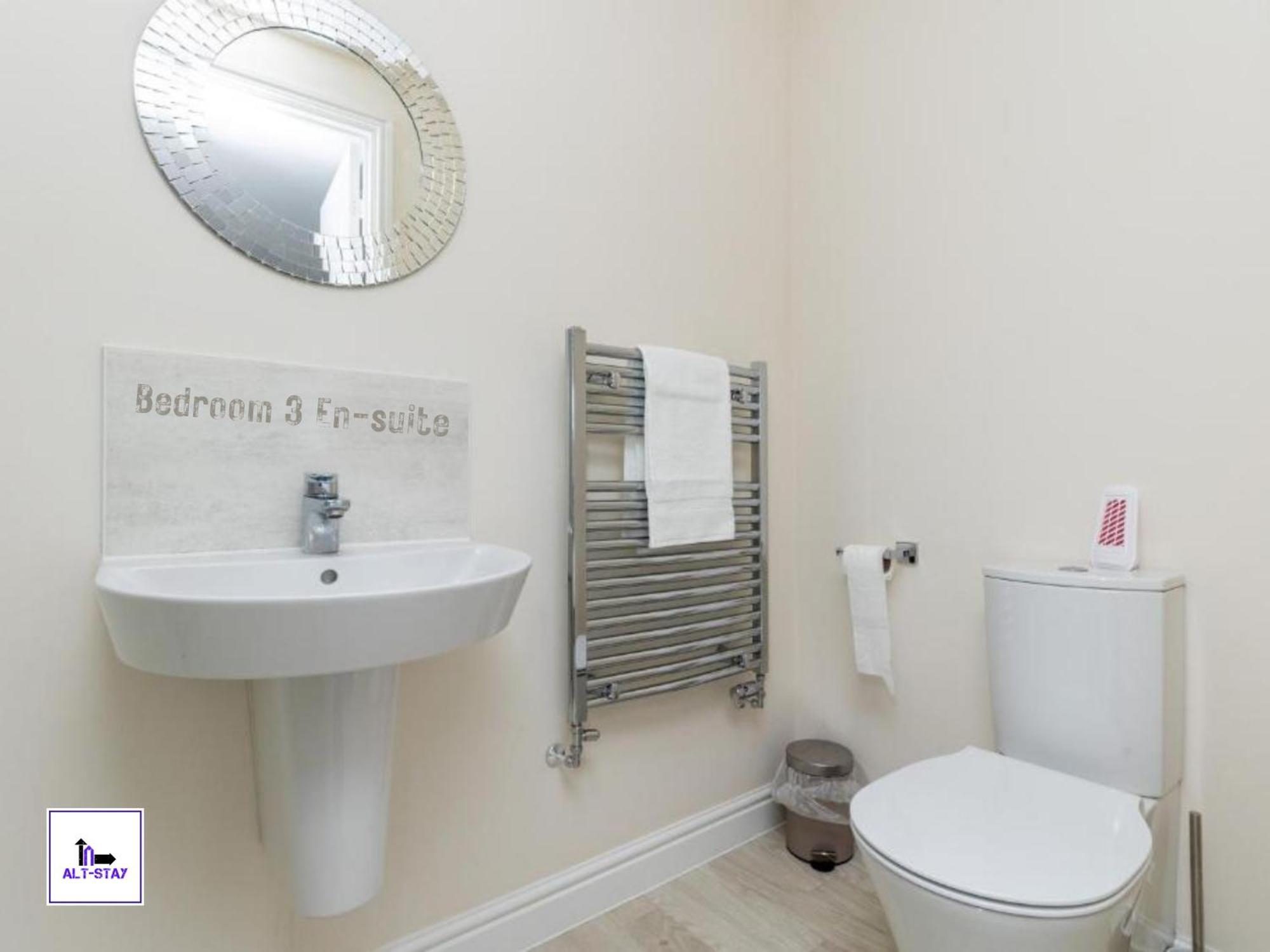 ווייקפילד 4 Bed 3 Bath - Kirkstall House By Alt-Stay Accommodation - Ideal For Contractors & Remote Workers - Long Stays Welcome מראה חיצוני תמונה