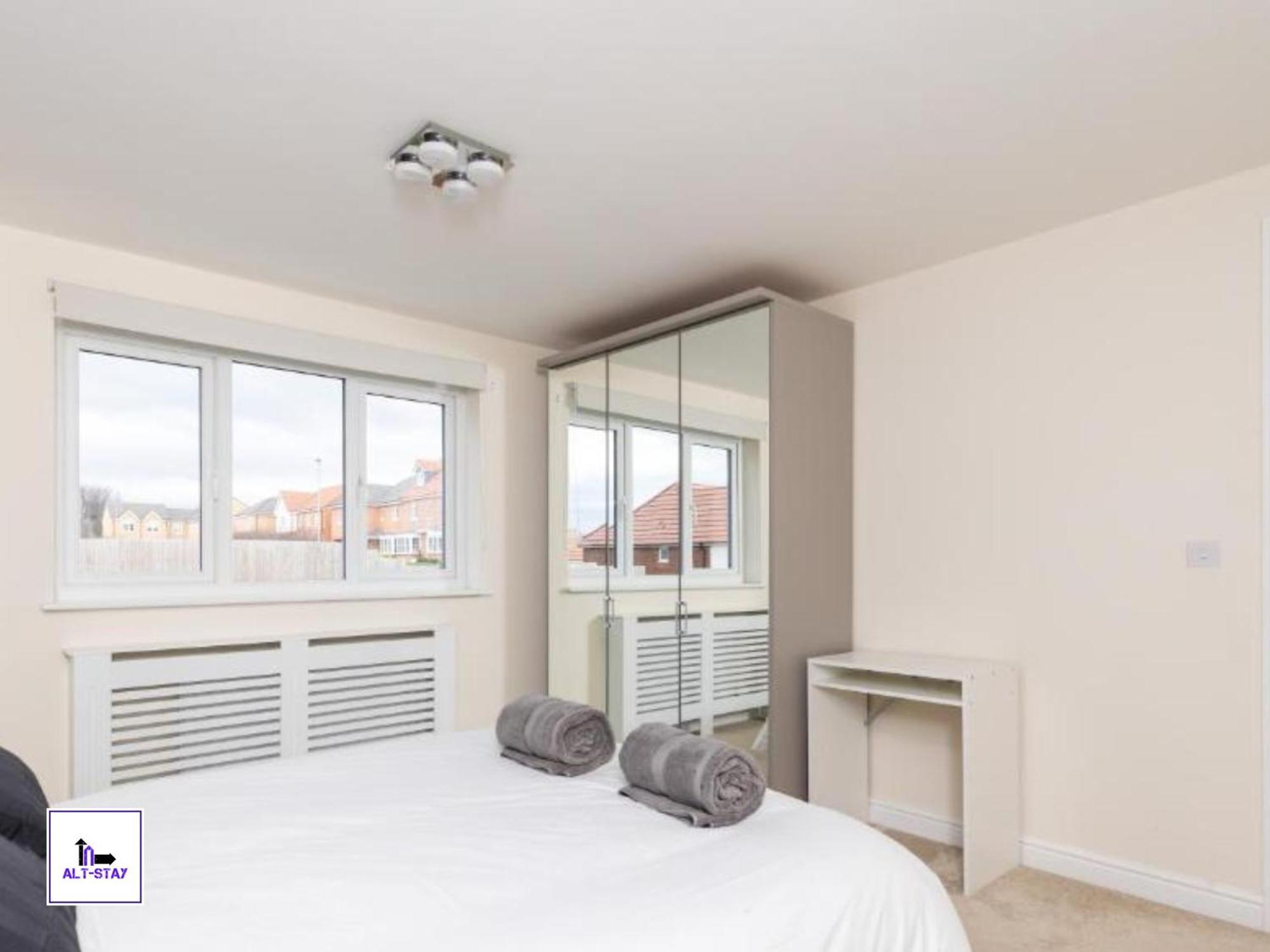 ווייקפילד 4 Bed 3 Bath - Kirkstall House By Alt-Stay Accommodation - Ideal For Contractors & Remote Workers - Long Stays Welcome מראה חיצוני תמונה